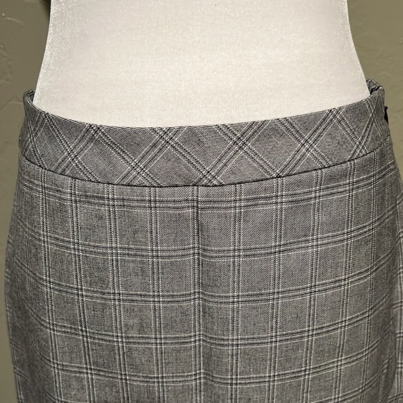 Banana Republic Sz 6 Pencil Skirt - Picture 2 of 6